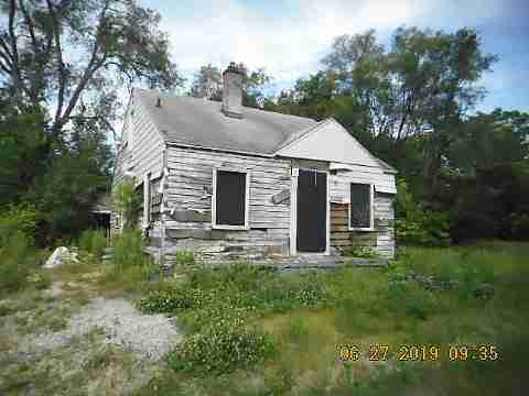 8523 Strathmoor (2)_m.jpg